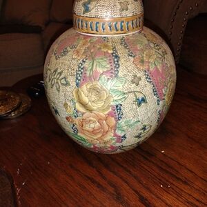 Chinese Floral Porcelain Pot